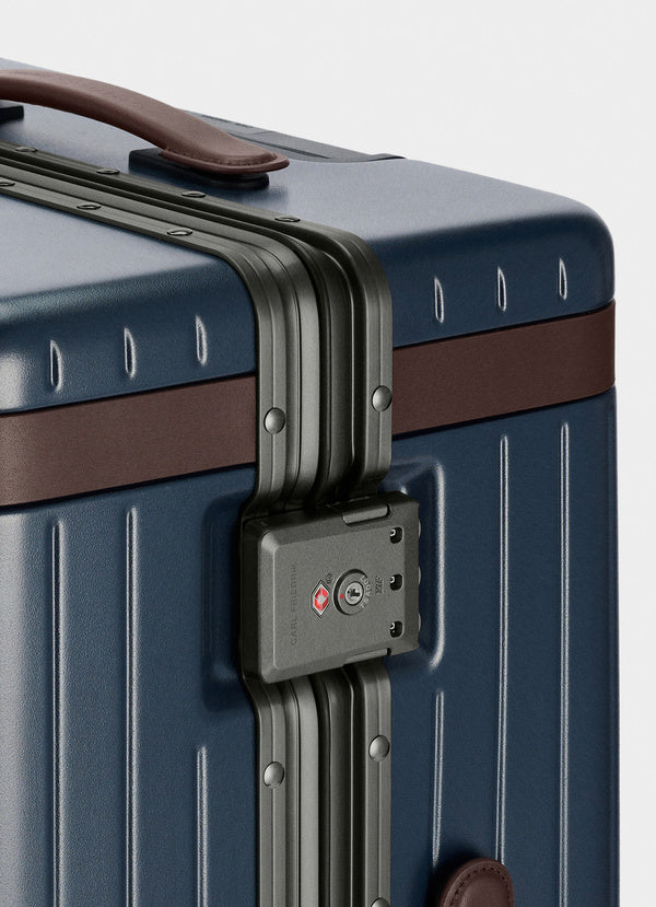 Hybrid Check In Suitcase